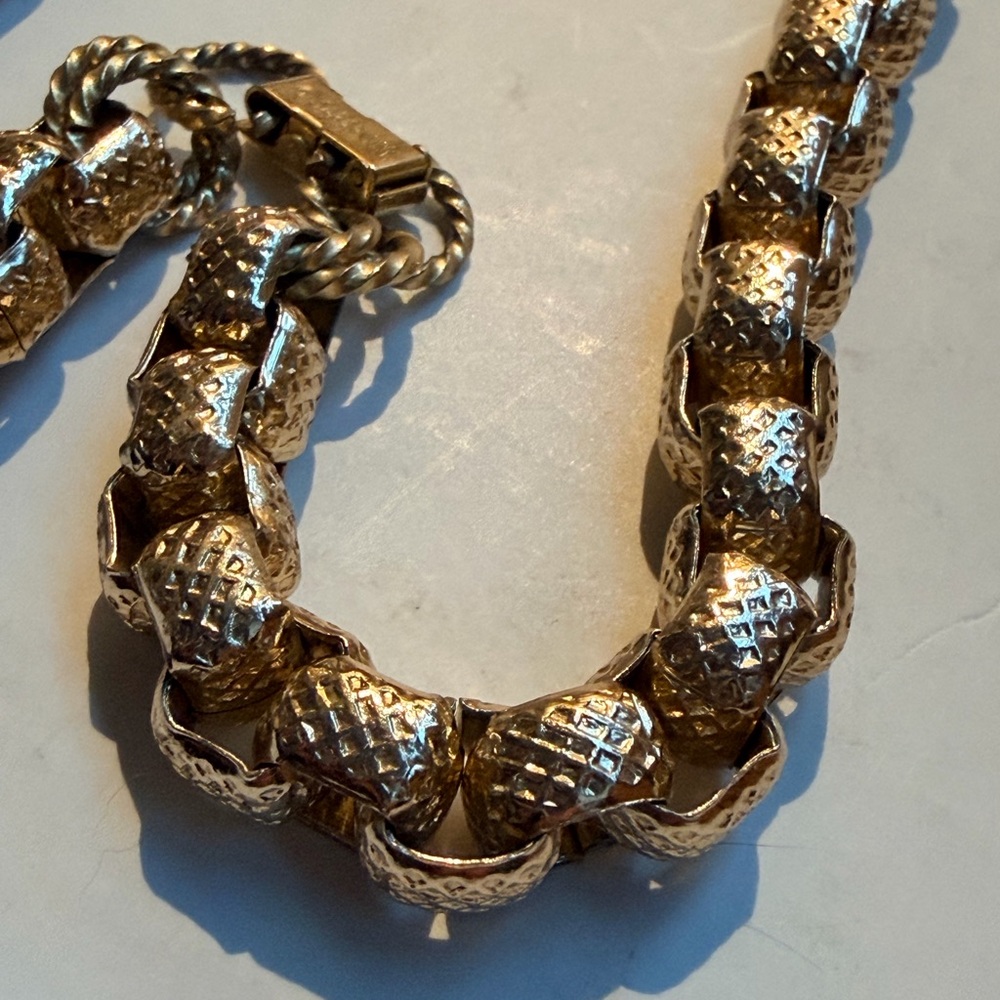 🚫SOLD🚫VTG Sarah Coventry Choker Necklace Beautiful Golden Color Textured - Picture 5 of 9